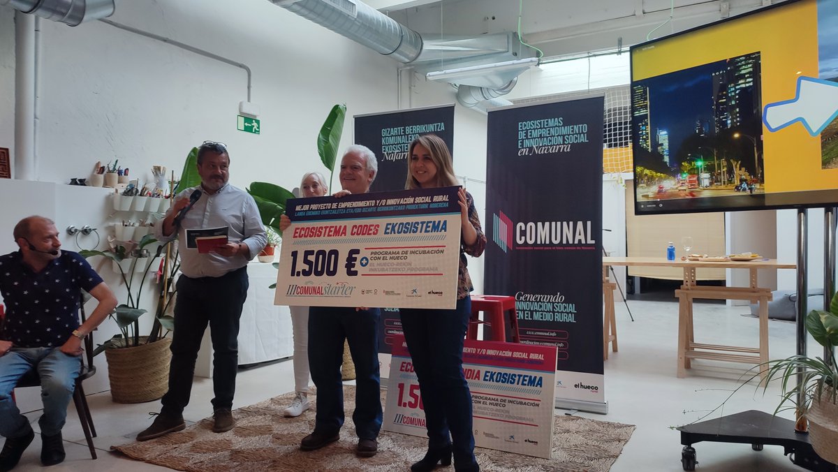 Comunal Starter/2 Ayer celebramos el concurso. Estos son los premios. 📷Ecosistema Sierra de Codés. Primer premio para Benjamín Ruiz Cabañas Izquierdo, por Bizi Codés (foto). Mención especial para La Carpeta Facilitadora.