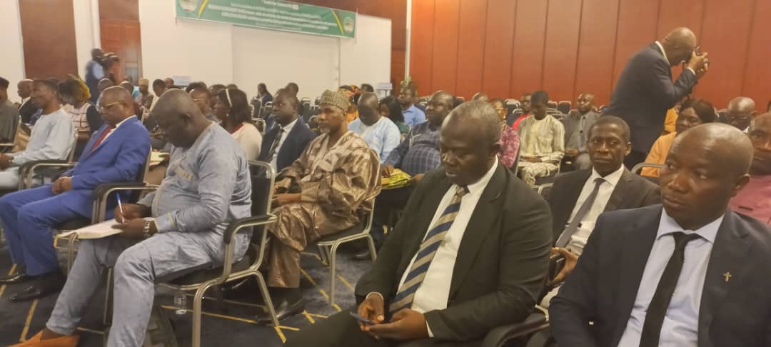 MISSION D’ACHEVEMENT DU PROGRAMME DE PROMOTION DE L’ENTREPRENARIAT AGROPASTORAL DES JEUNES (PEA-Jeunes)
 
Arrivée et installation du Ministre de l'élevage et des industries animales et debut de la cérémonie.
 #PeaJeunes #agropastorale #agriculture #entrepreneur