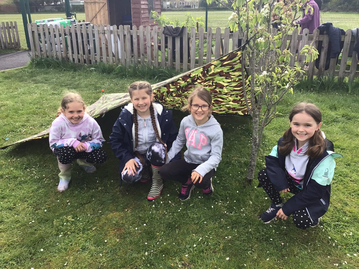 Today, Year 3 have been making shelters by utilising their surroundings! Even after a late night at the sleepover, it’s great to see lots of smiling faces⛺️🌲