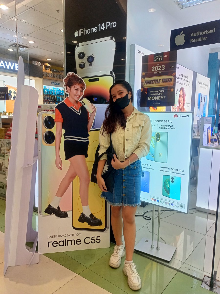 dmpldns's tweet photo. Iloveyousomuch kathreng! @bernardokath
SM Fairview realme store @Realme_PH
entry #2 hahaha yiee sana manaloo! 
#TheStylishChampion #DoTheCapsule #KathrynForrealmeC55 https://t.co/HuSwaaUppt