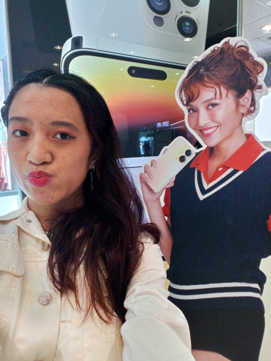 dmpldns's tweet photo. Iloveyousomuch kathreng! @bernardokath
SM Fairview realme store @Realme_PH
entry #2 hahaha yiee sana manaloo! 
#TheStylishChampion #DoTheCapsule #KathrynForrealmeC55 https://t.co/HuSwaaUppt