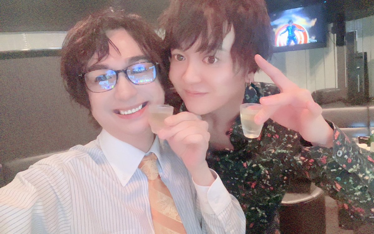 Touma5959's tweet photo. 先日、みなみとバッタリ♪

元気そうで何よりでした⭐️

テキーラわっしょい！

今日は4月度締め日になっております、No.どうなるか楽しみです！

本日もロマンスでお待ちしております🍻

#ロマンス　#ホスト　#歌舞伎町　#締め日　#テキーラ　#BAR29 https://t.co/TRVJtMbF8f