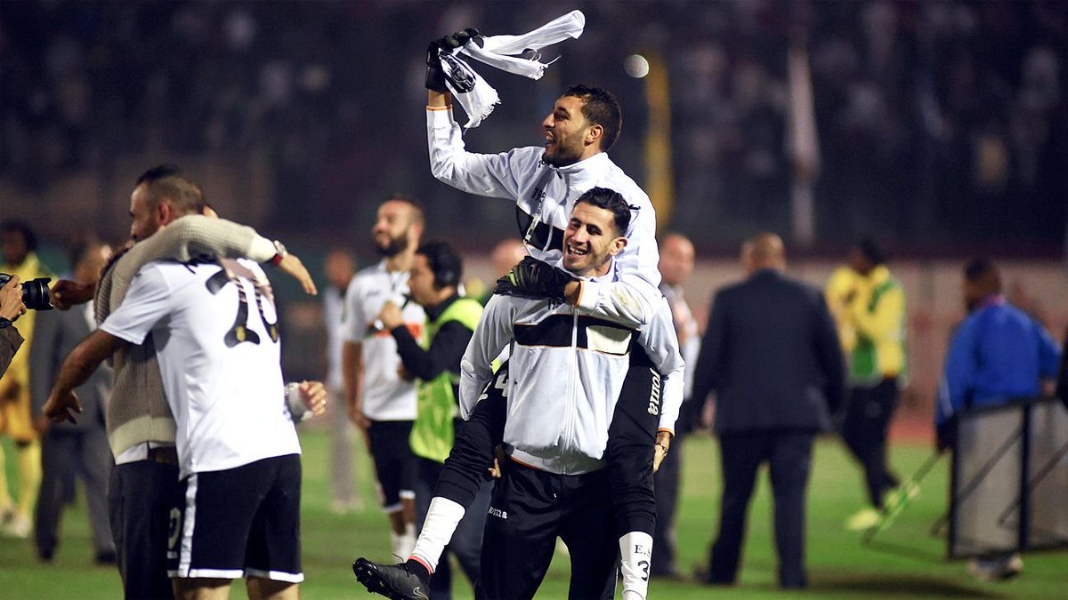 Ada yang berpendapat bahwa liga yang baik dan menarik adalah liga yang kompetitif. Nih admin ceritain sebuah musim menakjubkan di Liga Aljazair.

Saat itu, sampai mendekati akhir musim semua peserta liga (16 tim) masih punya peluang untuk juara!😱😱

Gimana ceritanya? A Thread~