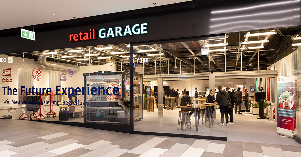 handelkompetent's tweet photo. Die Eröffnung unserer #RetailGarage! 🎉🍾💃 Vielen Dank an @handelsverband & @ehi_org sowie @BMWK, @DLR_de, @MittelstandDigi & unsere Händler:innen für den erfolgreichen Auftakt! 🙌 #Digitalisierung #Handel #Handelstechnologien
Informationen zur Eröffnung: https://t.co/OPNOVSmcj6 https://t.co/1RinK5xmzR