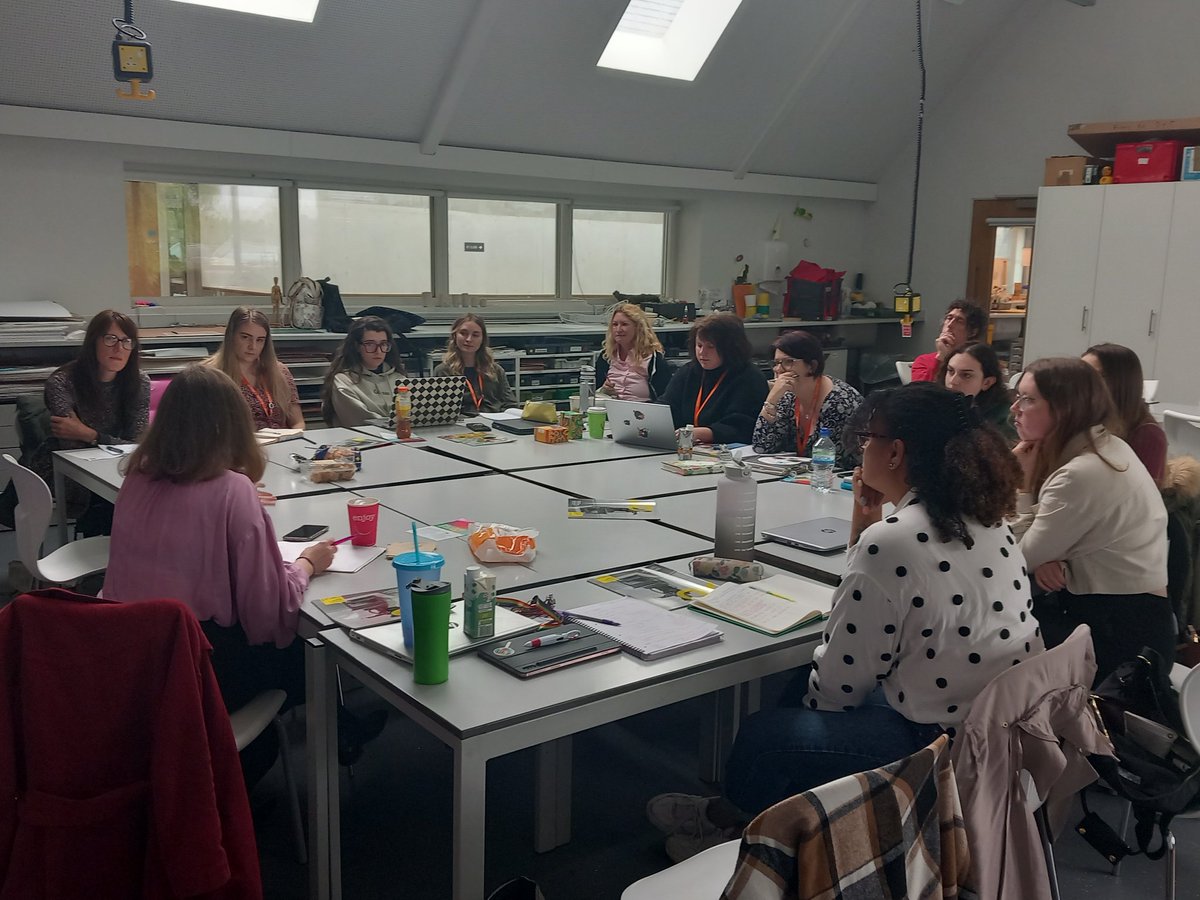 'Red Peppers and orthodoxies of practice', a fantastic discussion round risks and innovation in #arteducation with Michele Gregson and #studentteacher #art this morning! <a href="/NSEAD1/">NSEAD</a> <a href="/KentArtTeachers/">Kent Art Teacher Network</a> <a href="/CCCUTeacherEd/">CCCU Teacher Education</a> <a href="/CCCUArtsHumsEd/">CCCU Arts, Humanities & Education</a>