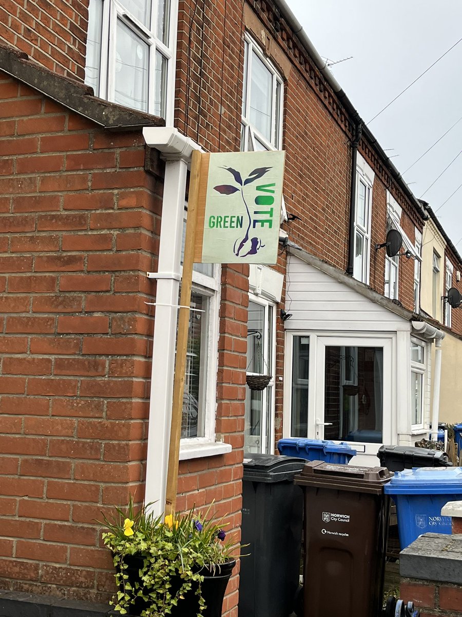 Had a lovely response on Bell, Branford, Northcote and Churchill roads yesterday. Completely cleared me out of posters as they were flying out of my clipboard! 

So nice as well to see more <a href="/NorwichGreens/">Norwich Green Party</a> art boards popping up! 

Overwhelming support for Gillian Francis!