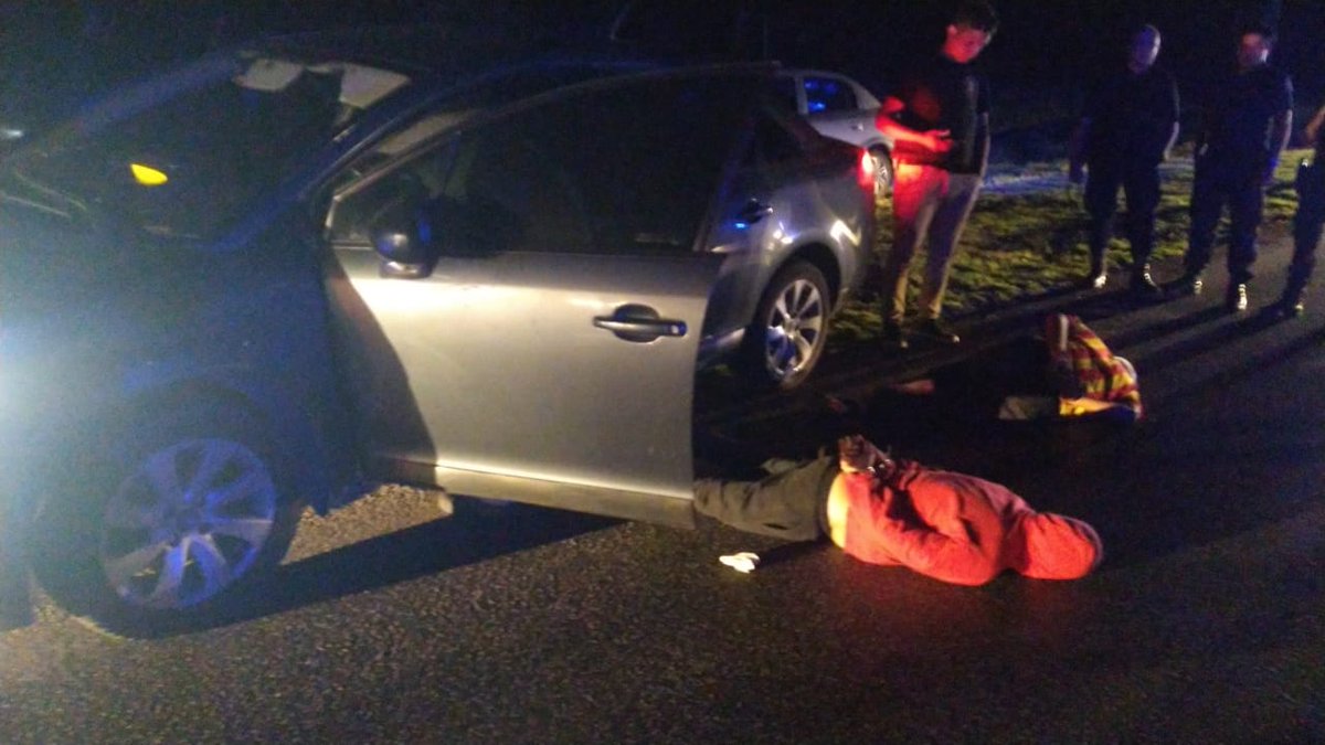 Torres_matias's tweet photo. La detención se produjo en Villa Rosa, partido de Pilar. Circulaban en un vehículo Citroën c4 el cual testigos habían visto huir de la carbonera. https://t.co/gbElEabea9