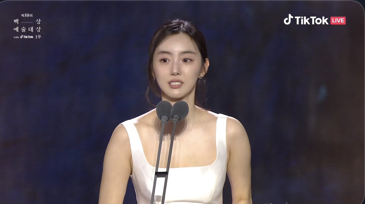 nUKiOz's tweet image. สมทบ ญ ประเภท Movie

#พัคเซวาน 6/45

ชนะสายแข็งมานะเนี่ย เก่งมาก

#59thBaeksangArtsAwards