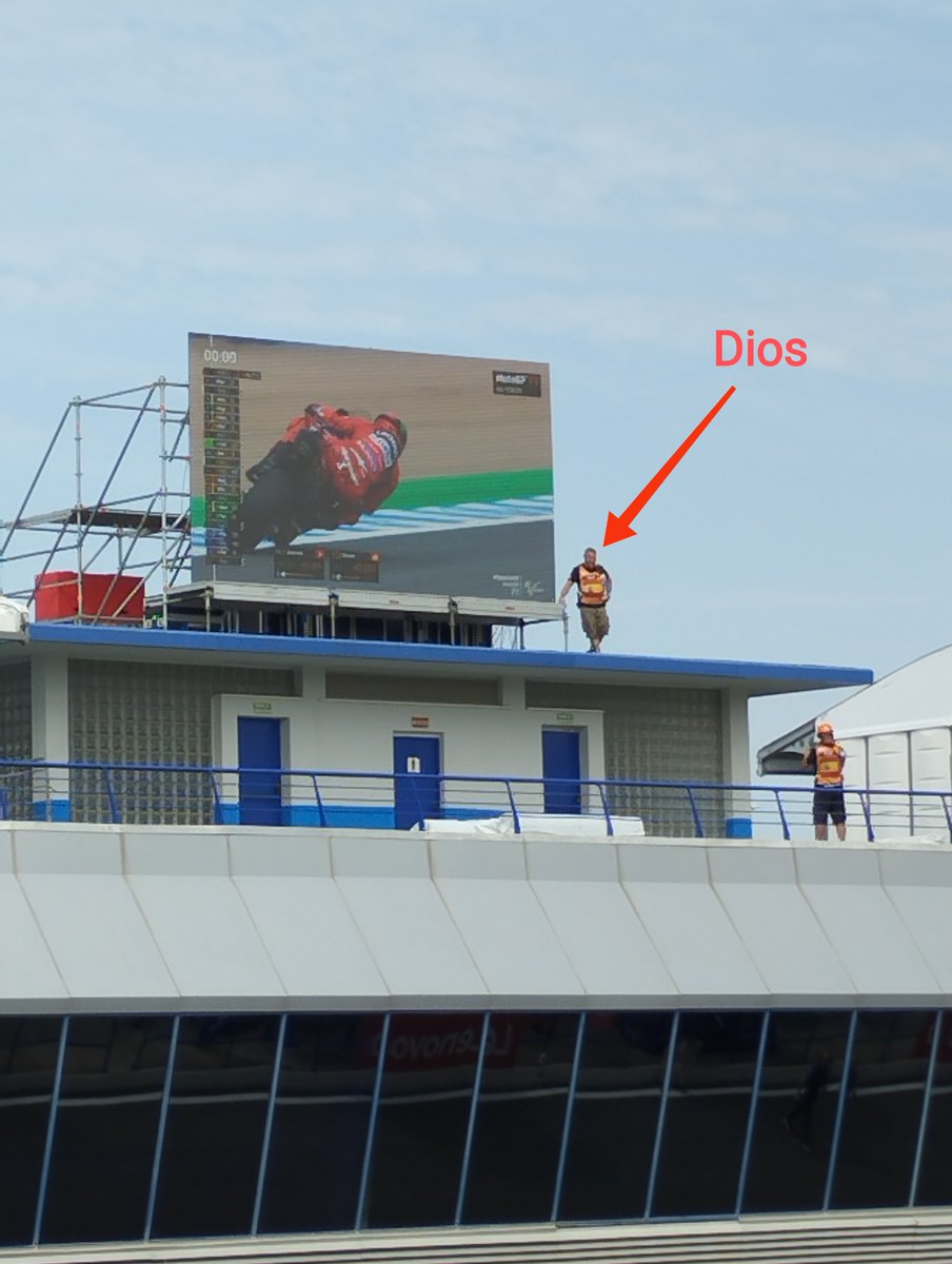 Ole ole, ya tenemos pantalla en tribuna VIP #JerezGP GRACIAS <a href="/circuitodejerez/">Circuito de Jerez-Ángel Nieto</a> <a href="/FIM_live/">FIM</a> <a href="/MotoGP/">MotoGP™🏁</a>
