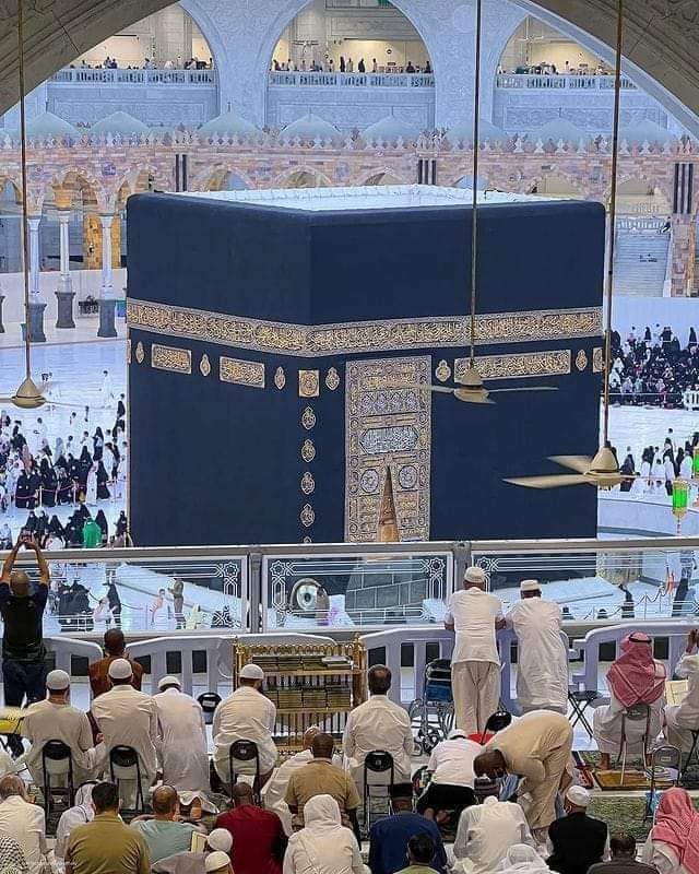 زندگی کا سب سے قمیتی حصّہ وہ ہے جو خُدا کی خوشنُودی کے لیے صرف کیا جائے‘‘
ہروقت اللہ تعالٰی کی رحمت کو پکارو ۔
حدیثِ قُدسی ہے ’’ رَحْمَتِیْ وَسِعَتْ غَضَبِیْ‘‘ ترجمعہ: ’’میری رحمت میرے غضب پر بھاری ہے ‘‘
بےشک اللہ بہت غفورورحیم ہے ہروقت اپنے رب سے رحم مانگیں اللہ ہم سب پر اپنی