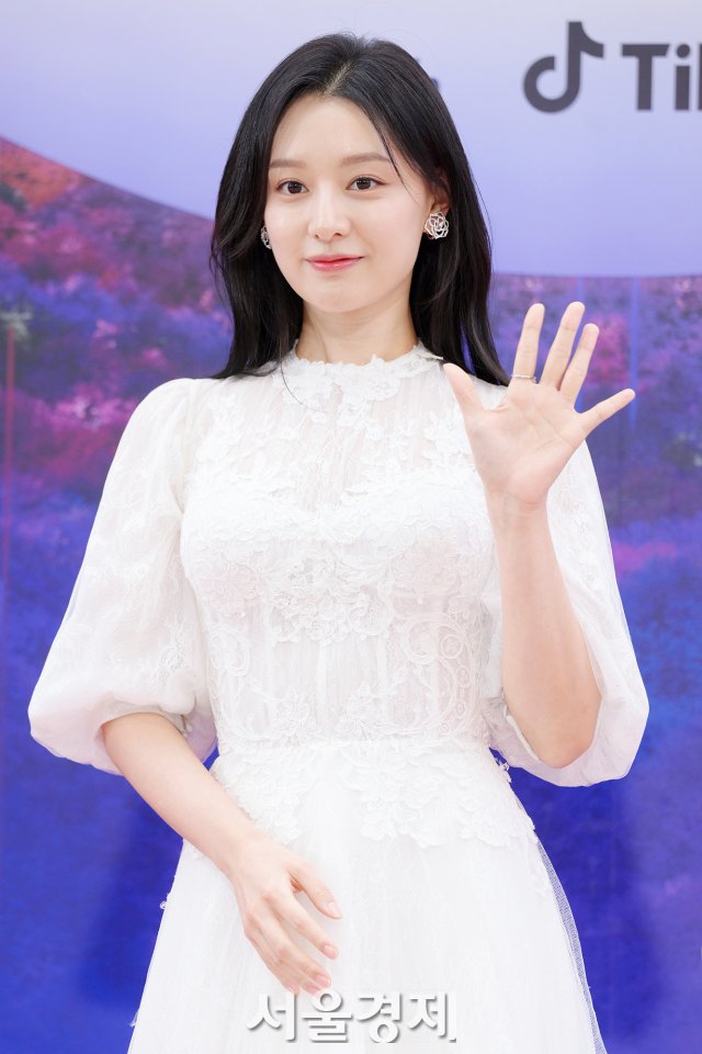 seojoonjiwon's tweet photo. Y'ALL SHE'S GLOWING!!! https://t.co/wOdGDT3TVH