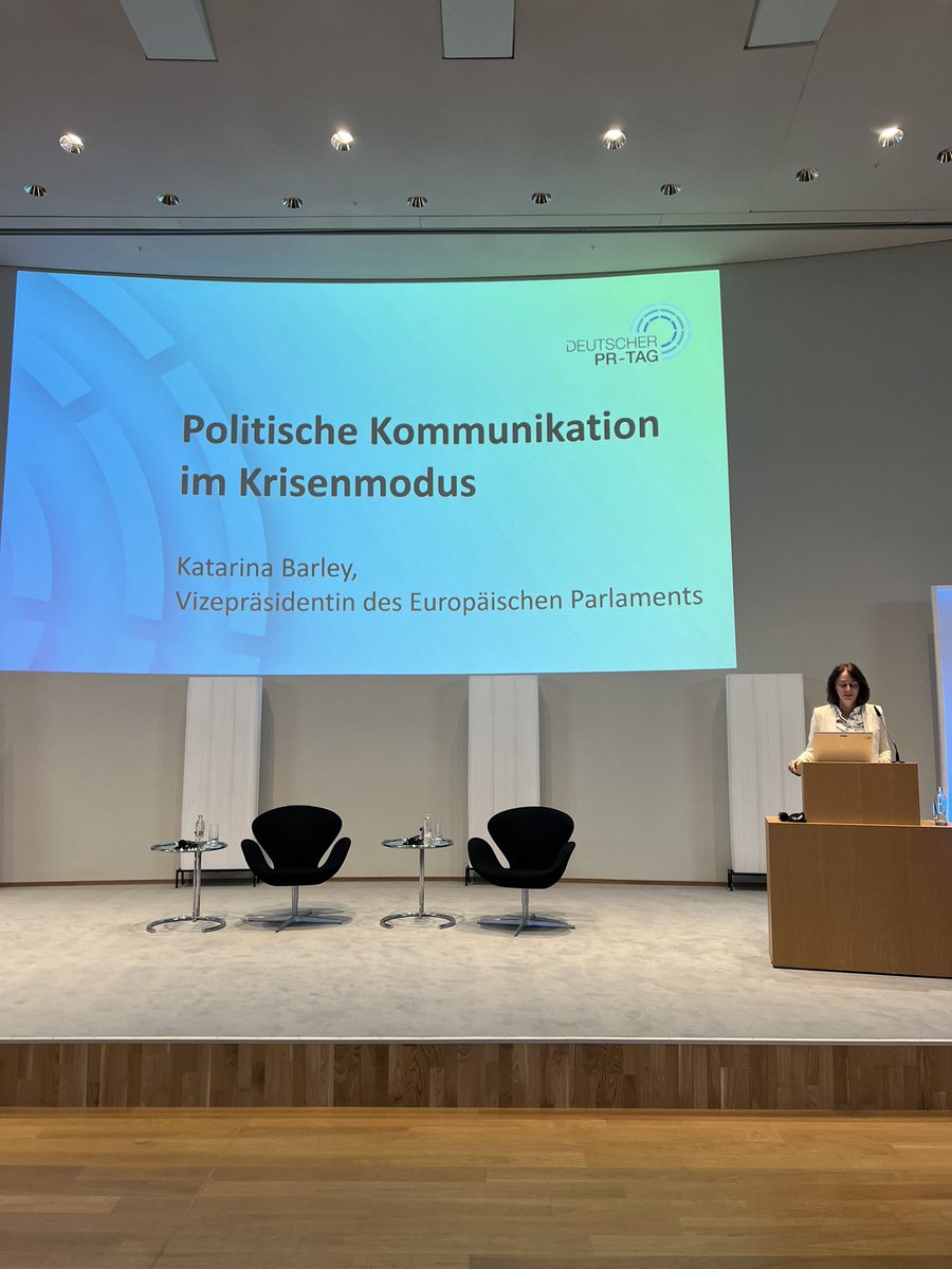 IkbalHatihan's tweet photo. Politische Kommunikation im Krisenmodus mit @katarinabarley auf dem #prtag23 https://t.co/fH3BqbzKCx