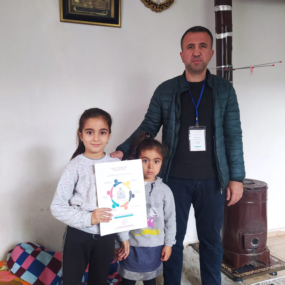 akgulsuleyman's tweet photo. MEB ve UNICEF işbirliğinde yürütülen Mesleki Eğitime Kazandırma (MEK) Programı ekipleri saha çalışmaları ile tespit ettikleri okul dışı kalmış her yaştaki çocuğu eğitim sistemine kazandırıyor. https://t.co/5Rr6537x1o