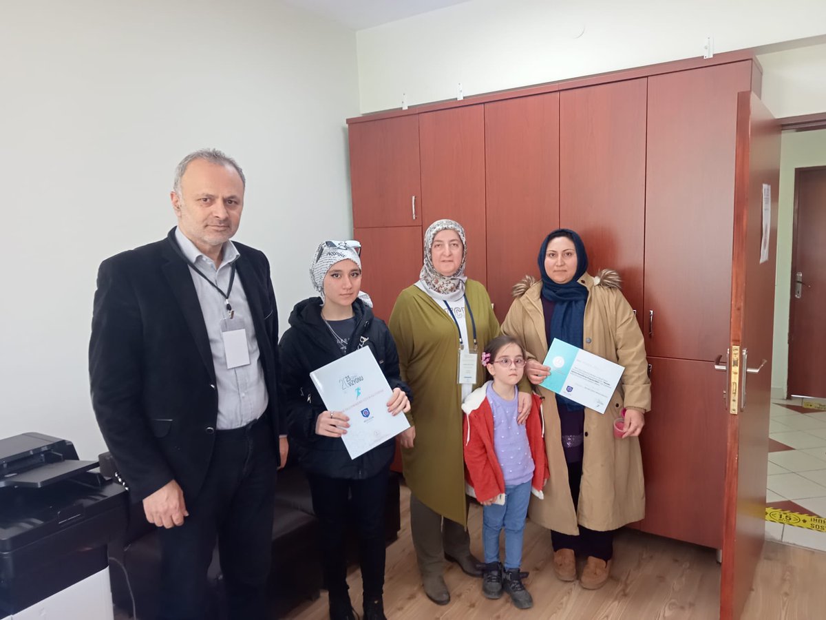 akgulsuleyman's tweet photo. MEB ve UNICEF işbirliğinde yürütülen Mesleki Eğitime Kazandırma (MEK) Programı ekipleri saha çalışmaları ile tespit ettikleri okul dışı kalmış her yaştaki çocuğu eğitim sistemine kazandırıyor. https://t.co/5Rr6537x1o