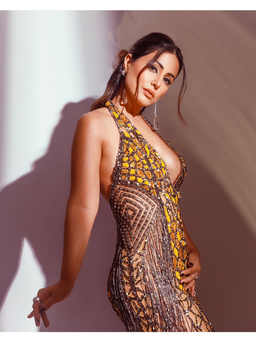 eyehinakhan's tweet photo. Hello 🐝 https://t.co/YKgv17S2fR