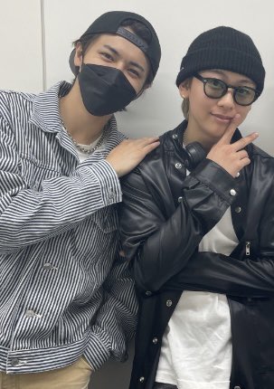 happy_8gosha's tweet photo. 肩に手🙈✨💕交差して置いちゃう手💕
#セブイレ
#RADIOEXPRESS https://t.co/BTifRLrBQ4