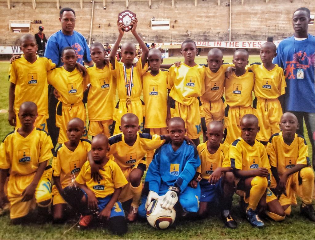 MartDibba's tweet photo. URA FC WOULD BE THE BEST TEAM IN UGANDA NOW
@URAFC_Official

After giving up on my footballing career, I worked on many construction sites as a compound designer during covid and on this one day I noticed a familiar face from one of the guys on the truck that had brought sand... https://t.co/Sj0bSBYj2O