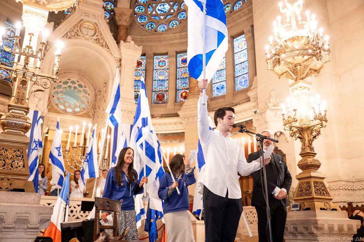 Merci pour votre présence nombreuse mercredi soir à la Grande Synagogue de Paris où nous avons l'habitude depuis 2006 à l'initiative du Consistoire de Paris de nous réunir à l'occasion de YOM AZIKARON et de YOM HAATSMAOUT.