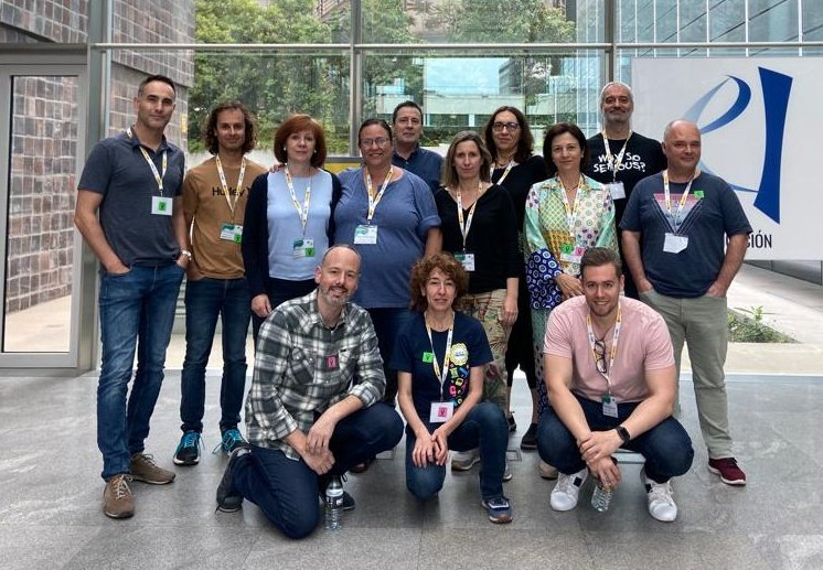 rafaelmb_1's tweet photo. Finaliza el curso #STEM en el #auladelfuturo del @educaINTEF Muy grandes estos participantes, un placer compartir y aprender juntos ¡Hasta siempre! #IamFCL #fcl_es https://t.co/GVL6FsWtWk