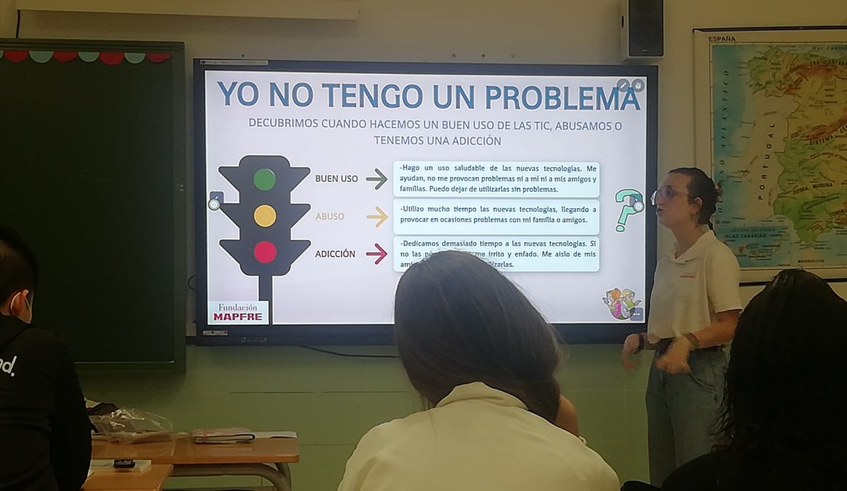 Alumnado de 3ESO del <a href="/IesFSL/">IES Font de Sant Lluís</a> participa en el taller "Controla tu red", impartido por la Fundación Mafre,  con el objetivo de concienciar al alumnado del uso seguro y responsable de las TIC. Alfabetización digital.