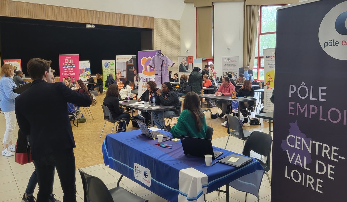 Semaine des soins et de l'accompagnement, belle 
 synergies des 4⃣ agences du bassin orléanais, mobilisées pour faire découvrir les #métiers  #formations et offres d'#emploi👏👏 aux équipes #Tousmobilisés @poleemploi_RCVL <a href="/patrick_boissy/">Patrick BOISSY</a> <a href="/ALecolloec/">Axelle Lecolloec</a> <a href="/isabelle_rouby/">rouby isabelle</a> <a href="/afkir45009/">a.a</a>