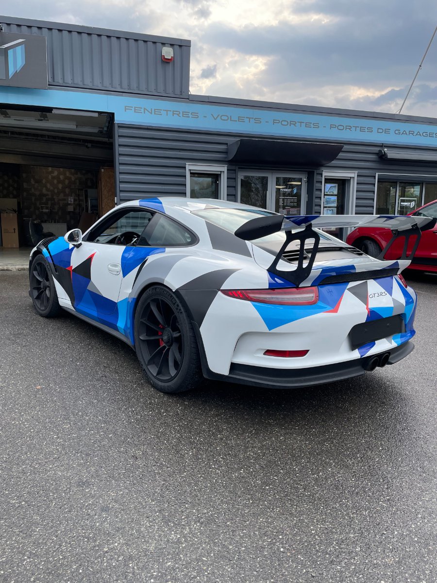 VarianceAuto's tweet image. Nos poseurs ont du talent ! 🔥

Aujourd'hui on vous présente le magnifique travail de Shona qui pose notre covering à Nantes. Elle a réalisée un beau projet de client pour un covering unique sur cette GT3RS ! 
On a hâte de voir la suite ;) 
#covering #porschefrance #porsche