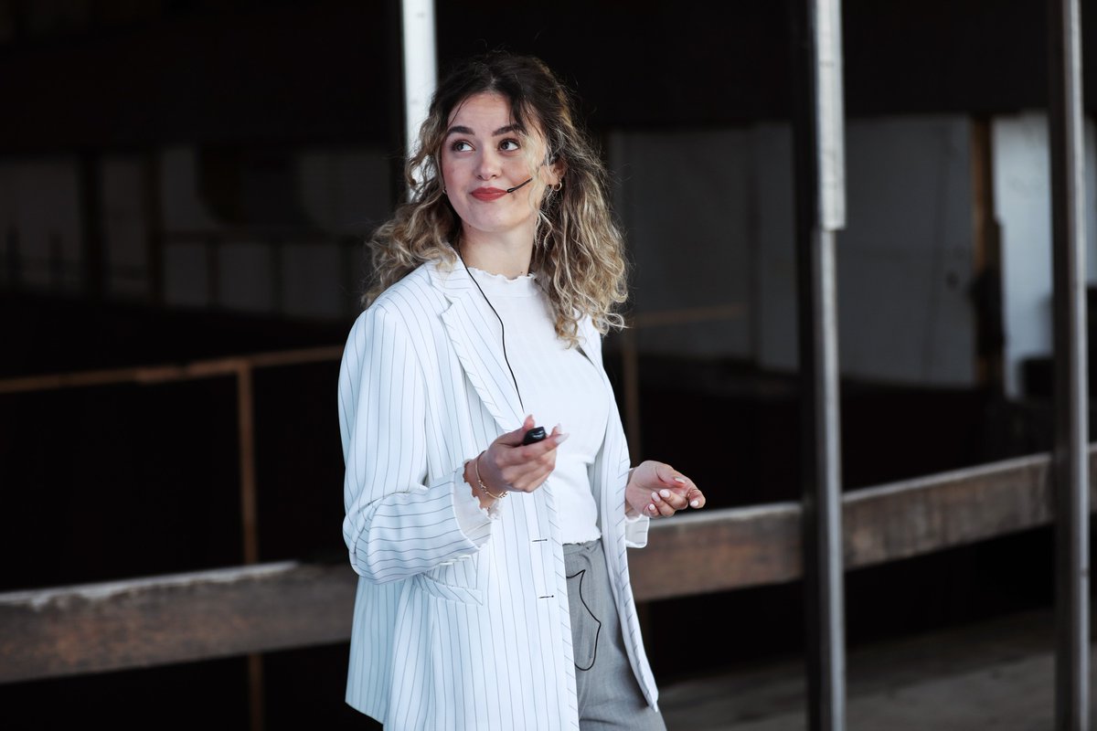 ICKosovo's tweet image. Një tjetër super 💫 në Girls in ICT dje 📍Pallati i Rinisë. Vesa Morina ZETA Corporation ndau me komunitetin e vajzave rrugëtimin e saj në sektorin e TIK, tejkalimin e barrierave dhe mundësitë e shumta për çikat, përfshirë trajnimet &amp;amp; angazhimet në punë praktike. #VajzatnëTIK23