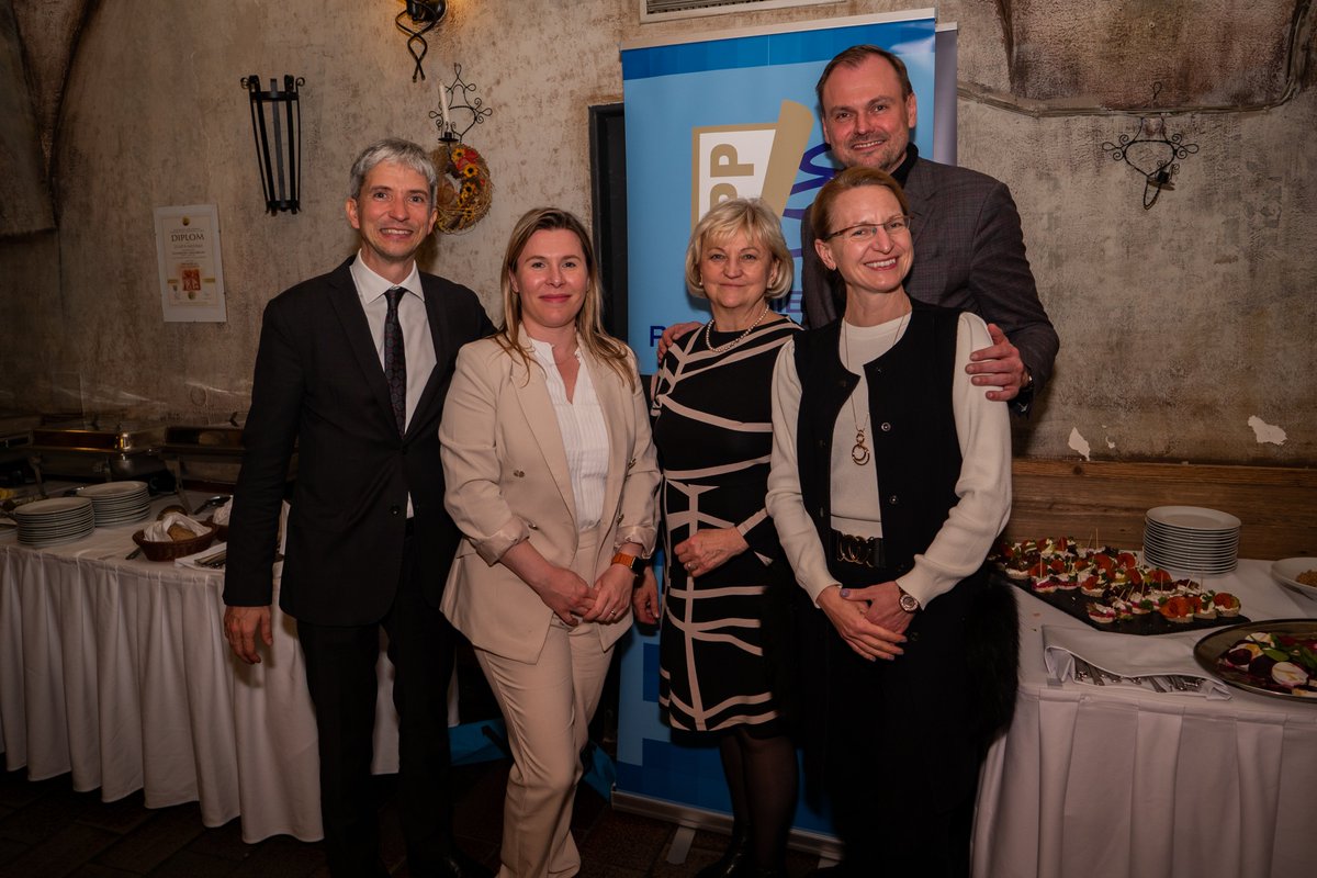 Potkali jsme se na akci Unie podnikových právníků, která slaví 33 let své existence!

Gratulujeme firemním právníkům k výročí i k volbě nového vedení. Prezidentkou se už podeváté stala <a href="/brejchova_marie/">Marie Brejchova</a>, členka #Rozumnepravo.

#pravo #party