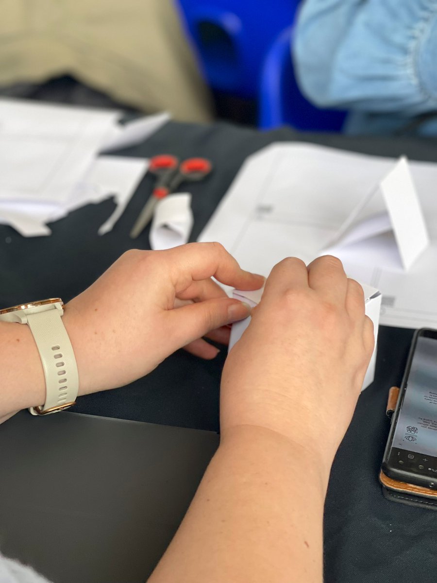 woodberrydownN4's tweet image. It’s all about the design process as we work with the @DTassoc in our #NWFed INSET day at #WoodberryDown today.