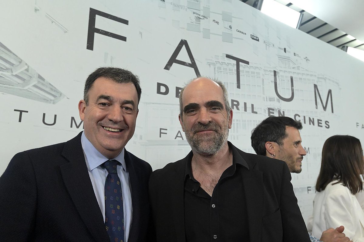RomanLalin's tweet photo. Esta vez, o escenario é A Coruña. Alí se rodou e alí estreamos #Fatum, un thriller co inconfundible selo de @vacafilms que desde hoxe volve mostrar o talento do audiovisual galego en salas de toda España

Luis Tosar, Elena Anaya, Álex García, Luisa Mayol... Non vola perdades! https://t.co/YO4jyyifJI