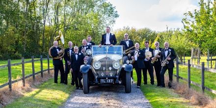Pack up your troubles, come on get happy, and experience an evening of superlative live music, with more than a dash of wit and humour. @PasadenaOrch will recreate the sounds of a golden era of music from the 1920s & 1930s. Book now for Sun 18 Jun 👉 bit.ly/PasadenaRoofOr…