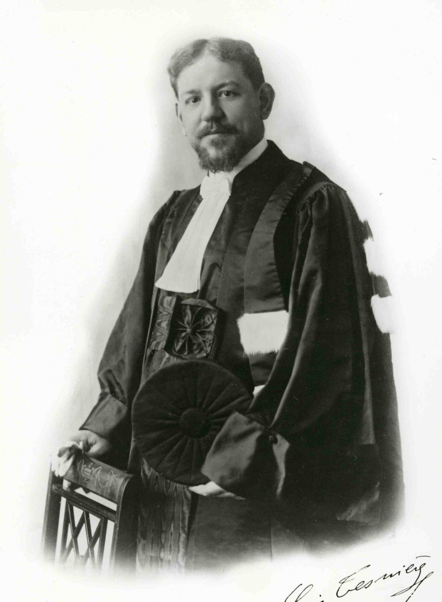 izeus_berlin's tweet image. #OTD 130 years ago, Lucien Tesnière (1893-1954) was born 🤩 Expert on Slavic languages, best-known as the father of Dependency Grammar. He has introduced concepts such as verb valency, arguments, adjuncts or head-initial and head-final structures.

#LinguisticBirthdays #Histlx