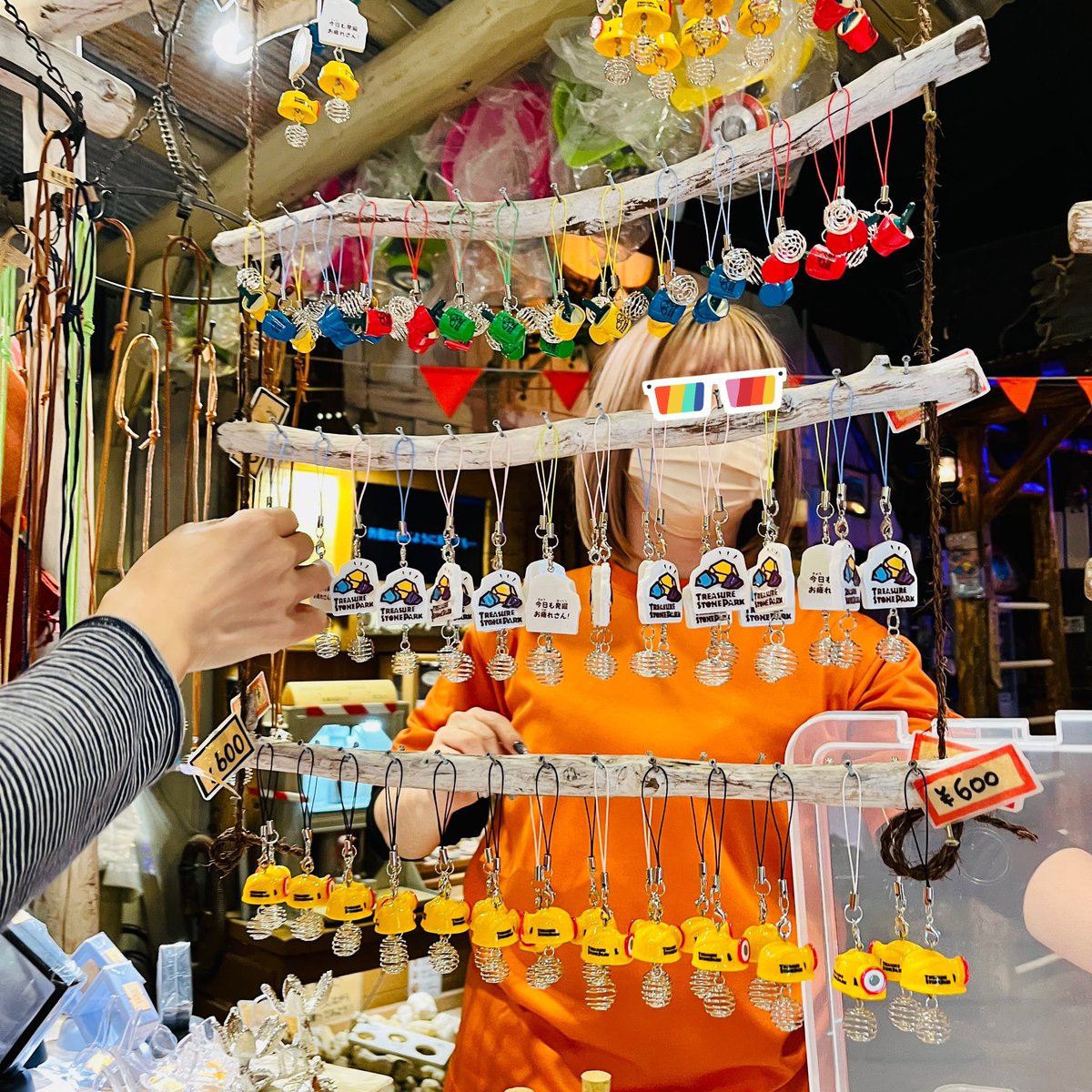宝石探しトレジャーストーンパーク on Twitter "はじまるな、 ゴールデンウィークじゃ！ いつもはフックの半分しか 陳列していない
