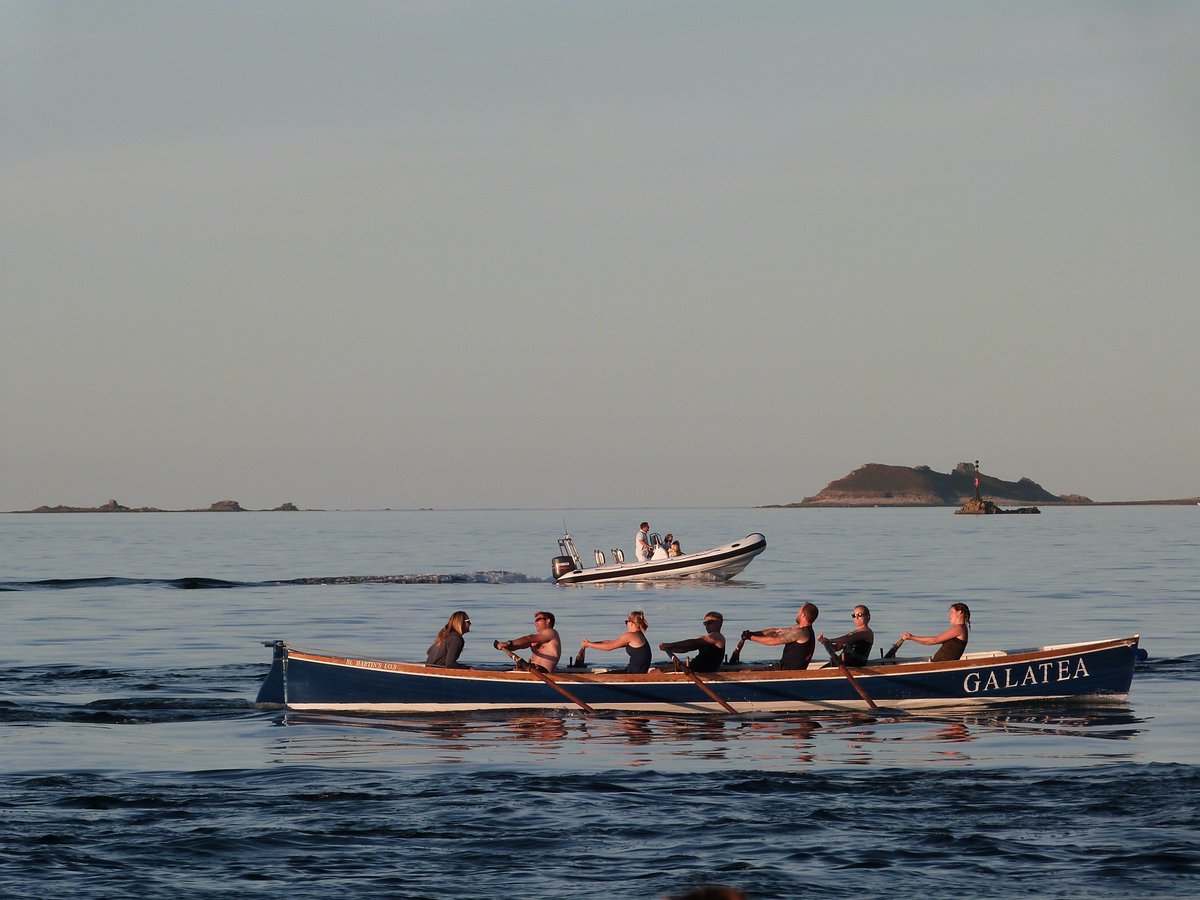 Good luck to all the crews competing in Gig Champs this weekend. May the skies be clear and the waters calm! We'll be cheering on our very own Brendon who is taking part in the St Martin's gig Galatea.
#worldpilotgigchampionships #wpgc2023 #islesofscilly #gigrowing