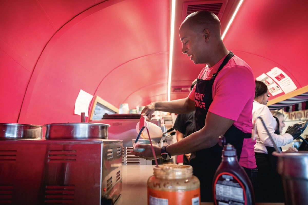 marcuseast's tweet photo. I had a fantastic time serving up some froyo alongside @DeeanneKing in support of our @TMobile #magentagiving month!
Thank you to everyone who came out to support. We raised over $5,500 for the @HumaneSociety 🐾 #froyoforgood https://t.co/9fsOmf2VFA