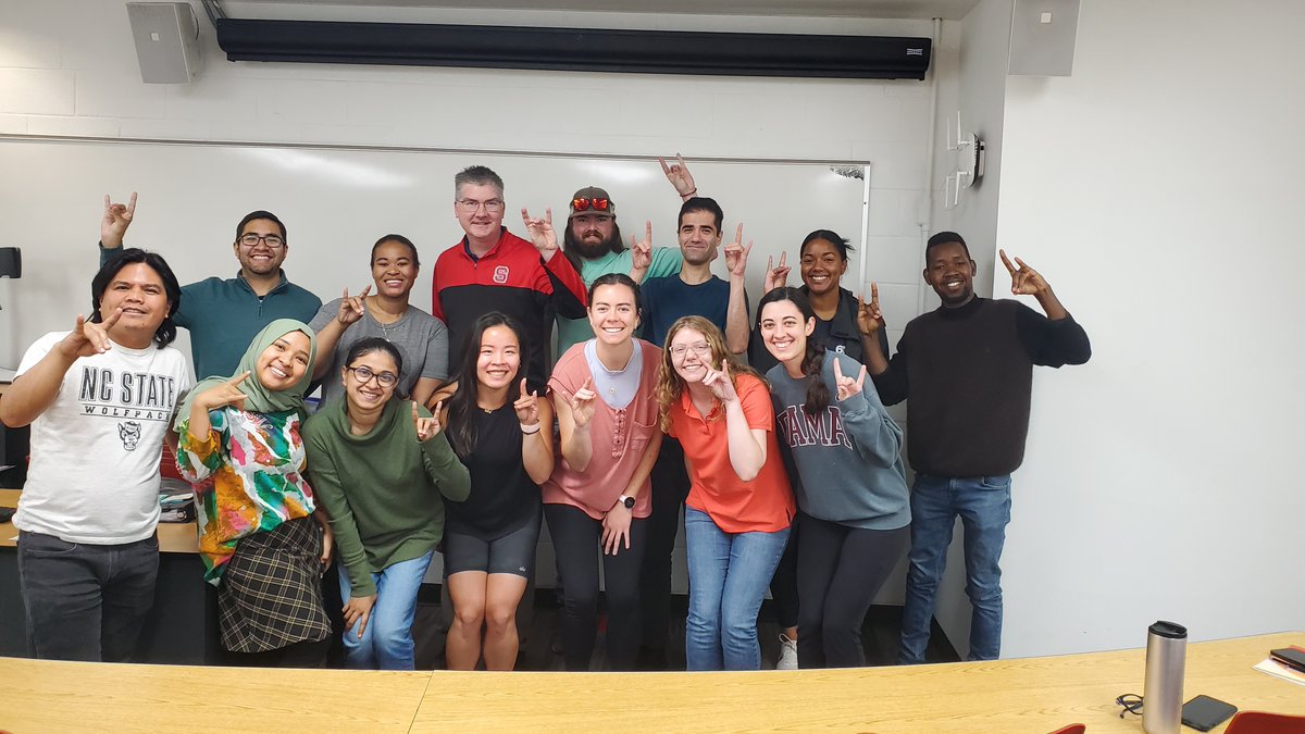 With my new appointment as Dean of @NCState_CALS starting August 1st, I taught my last in-person class today - 20 consecutive years in the classroom. This is my 2022-2023 BAE Research Methods cohort - the future of #BiologicalEngineering. I will miss this! news.ncsu.edu/2023/04/nc-sta…