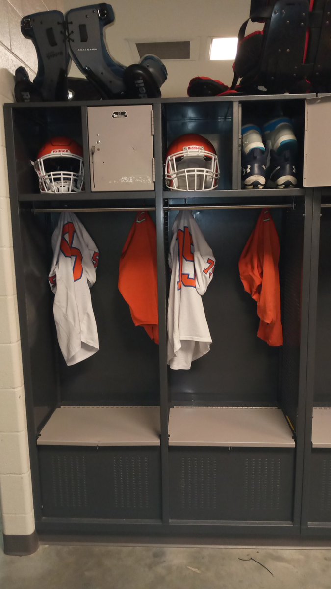 CoachLaws00's tweet photo. Hope "Springs" eternal! So let's get ready to roll @CHSMaconFB Chargers!!! #SpringFootball #AllIn4theC https://t.co/NQD9bUfZys