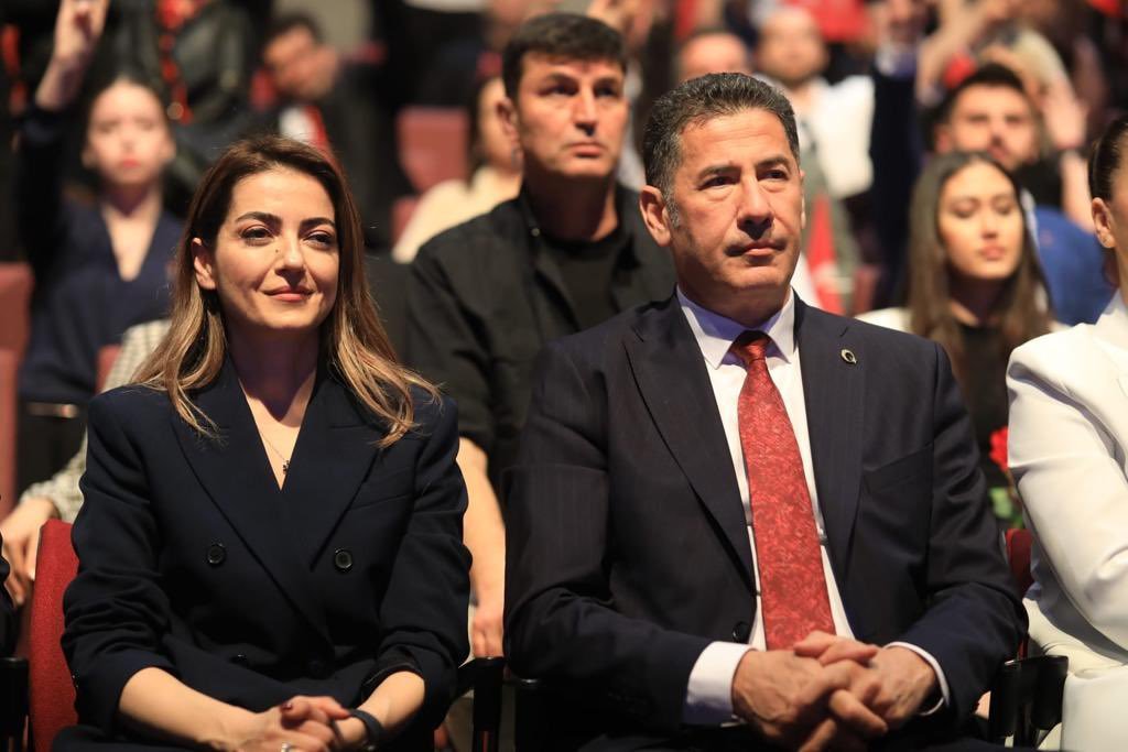 kultiginmedya's tweet photo. Iğdırlı, çiftçi çocuğu, dokuz kardeş, hayatın içinden gelmiş, fakir ama gönlü zengin bir Türk Milliyetçisini Cumhurbaşkanı yapacağız; sen de kıskançlığından kuduracaksın Akşener! https://t.co/wm3H4yhzmv