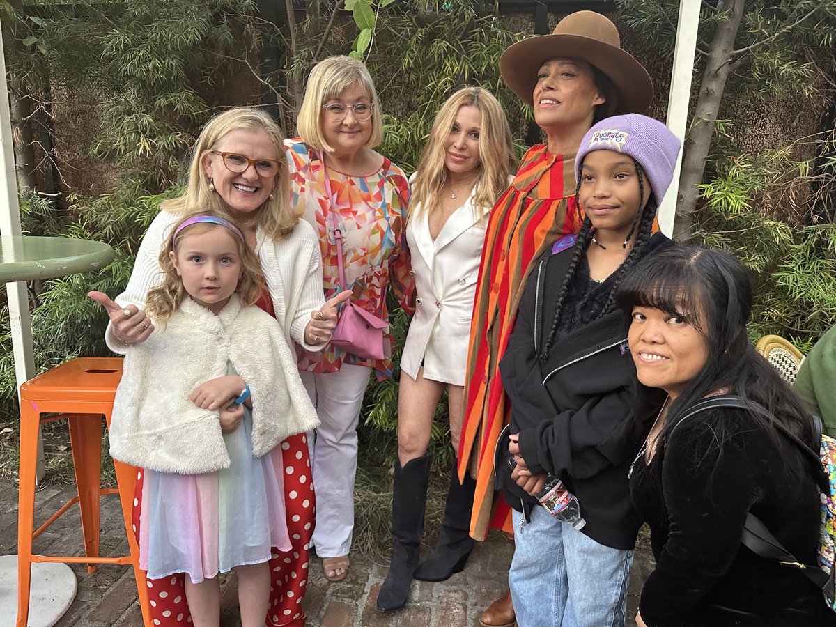 Me with the #rugrat cast with family and friends! #nancycartwright #cherylchase #egdaily #creesummer #leilanishiu