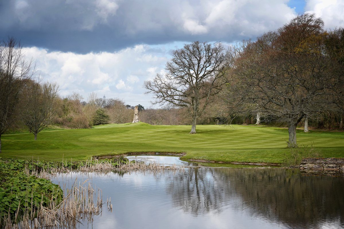 It's Friday which means we've almost made it through the working week! If you're heading down this weekend let us know! #golfcourse #golfclub #ukgolf #golfer #golf #golfuk #wiltshire #golfmembership #golfbreak