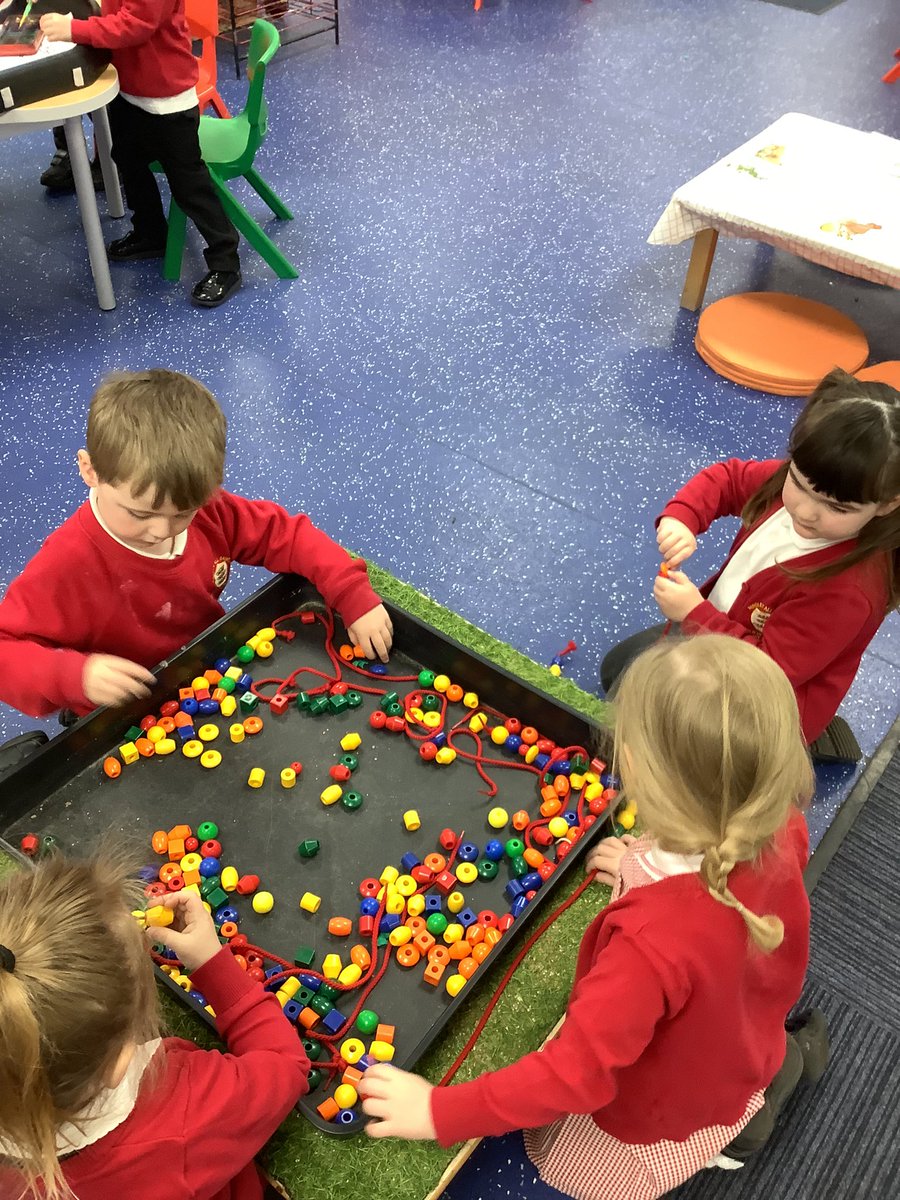 HasNursery's tweet image. Look at Nursery’s perfect patterns!! 🟥🟡🟥🟡🟥🟡

#MagicMaths 
#EYFS