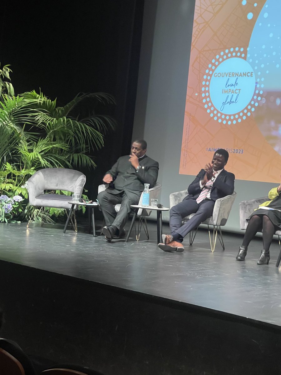 Les villes ont des besoins énormes en investissements pour des programmes publiques de développement, les diasporas peuvent aider à travers des fonds d’investissements. A Douala nous sommes prêt à accueillir toutes les diasporas” Roger MBASSA NDINE, Maire de Douala #AIMFParis2023