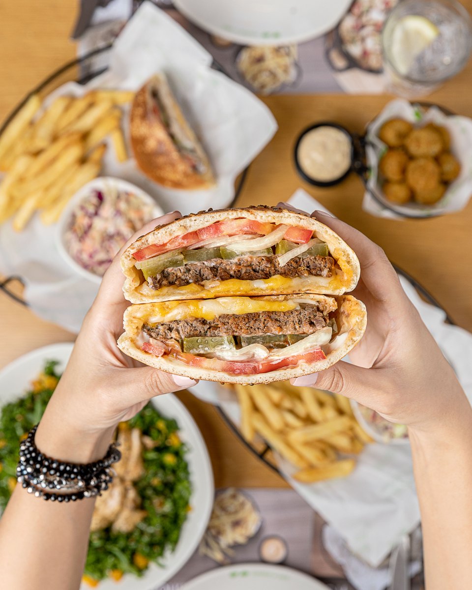 zaatarwzeit's tweet image. It's #InternationalBurgerDay and we're celebrating it with the juiciest burgers in town! 🍔

Order yours on 📞 1523 or through 📱 our mobile app or enjoy it at our branches

#ZaatarWZeit