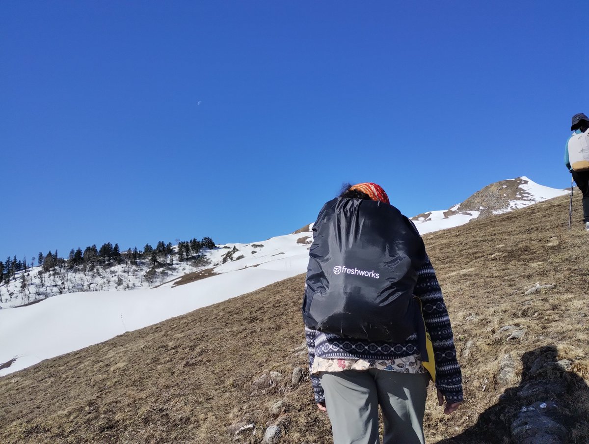 FreshworksInc's tweet photo. Our employees are always on top of their game. And sometimes, on top of a mountain. ๐๏ธ
#Freshworks #PeakPerformance #LifeAtFreshworks https://t.co/42l9c4Sz07