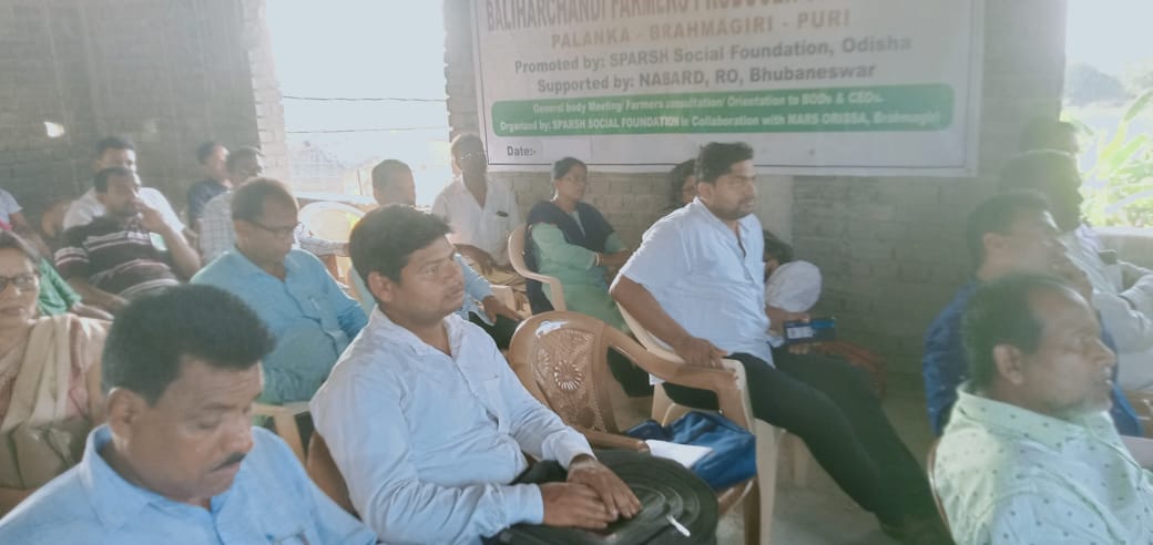 LA_IndiaHQ's tweet image. Farmers were able to gain valuable insight into viable alternative livelihoods, allowing them to make informed decisions. #goatfarming #puridistrict #vegetablecoldstorage #Samunnati #beekeeping