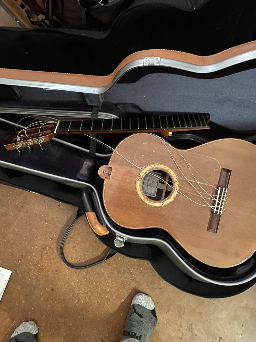AdamChicklets's tweet photo. @united Hey United, want to address my broken guitar and the fact that your agents pretend that I never sent any report about this? https://t.co/pS4WsmAyGh