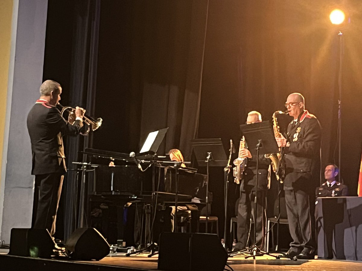 👮‍♀️👮‍♂️👮 Avui a Amposta, acte de les Esquadres de la Regió Policial Terres de l’Ebre.
Davant molts reconeixements i felicitacions; he tingut l’orgull de poder estar present als reconeixements donats al Sargent Juan José, Caporal Sílvia i Agent Estanis del Cos <a href="/PoliciaDeltebre/">Policia  Deltebre</a>