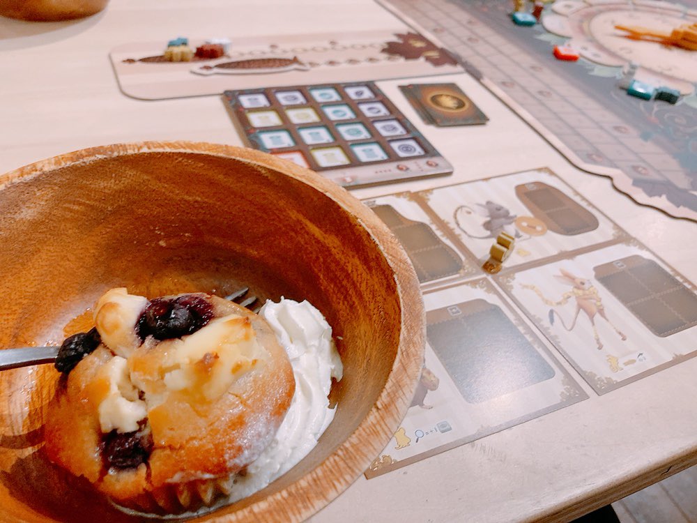 テンビリオンポイントでやぎのさん、かーんさんのボドゲ会✨
大勢で賑わってて楽しかった！🐹🕰
焼きたてマフィン美味しかった😋 https://t.co/wFz5iIm6R2