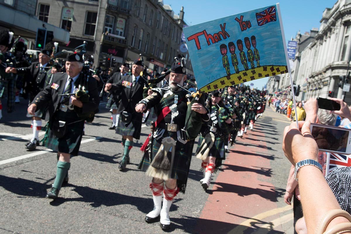 Primary school pupils in Aberdeen are being invited to enter a 'design a flag' competition to see their design printed on the back of hand-held Armed Forces Day flags.  

Aberdeen’s Armed Forces Parade is on Saturday 01 July 2023.

For more details: 
orlo.uk/3eU2c