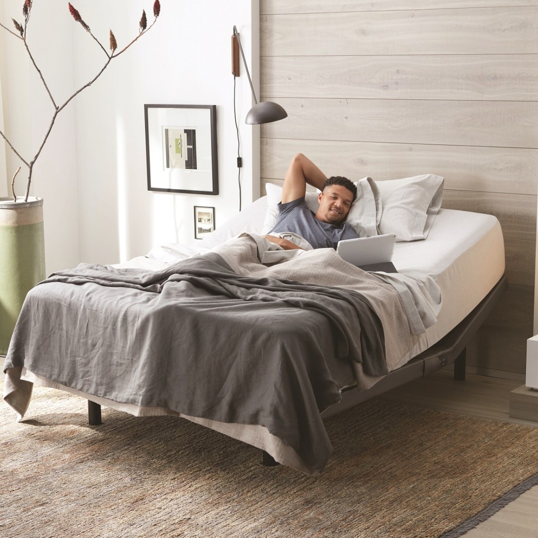 SleepFactory_'s tweet image. Sleep tight by elevating just right! Get the perfect rest with an Elevate #adjustablebase and wake up feeling refreshed! 🙌Bundle &amp;amp; Save $200 with purchase of an Elevate Adjustable Base ➕ any #Mattress. #sleepgoals #happyplace #adjustablebasesleep #bedtimegoals #mattressshopping